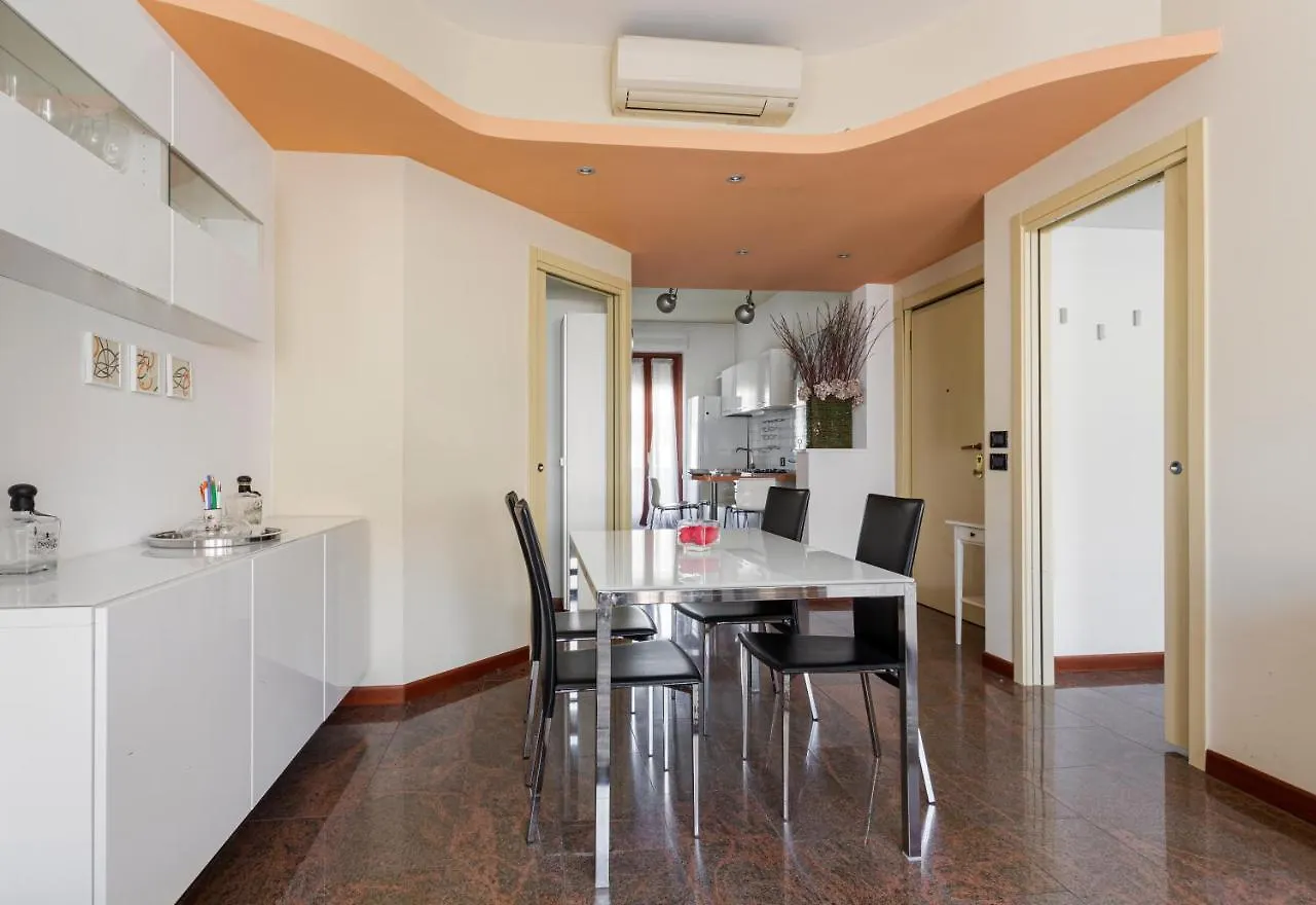Beautiful Apartment Next To Sempione And City Life - Viale Teodorico Milano