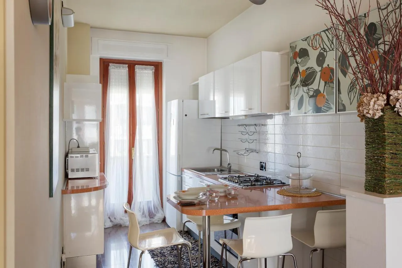 Beautiful Apartment Next To Sempione And City Life - Viale Teodorico Milano 0*,  Italia