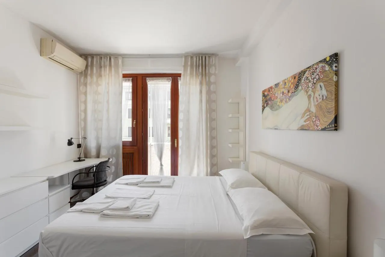 Beautiful Apartment Next To Sempione And City Life - Viale Teodorico Milano Italia