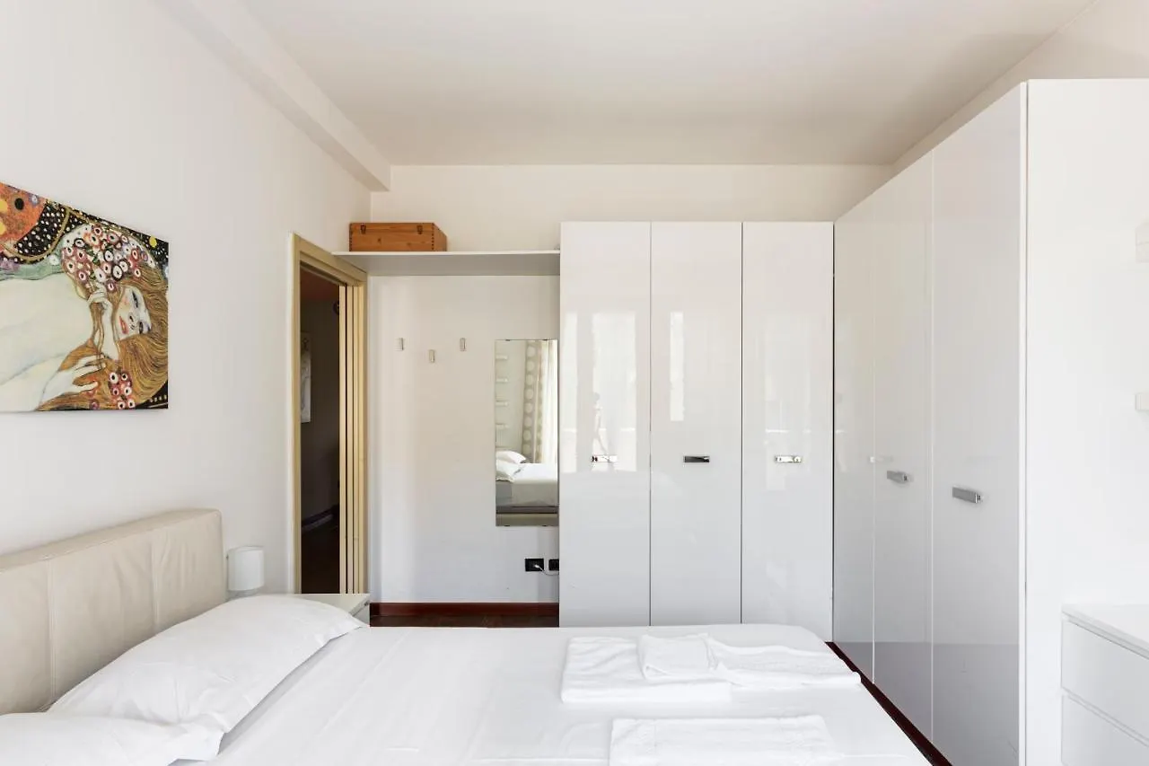 Beautiful Apartment Next To Sempione And City Life - Viale Teodorico Μιλάνο